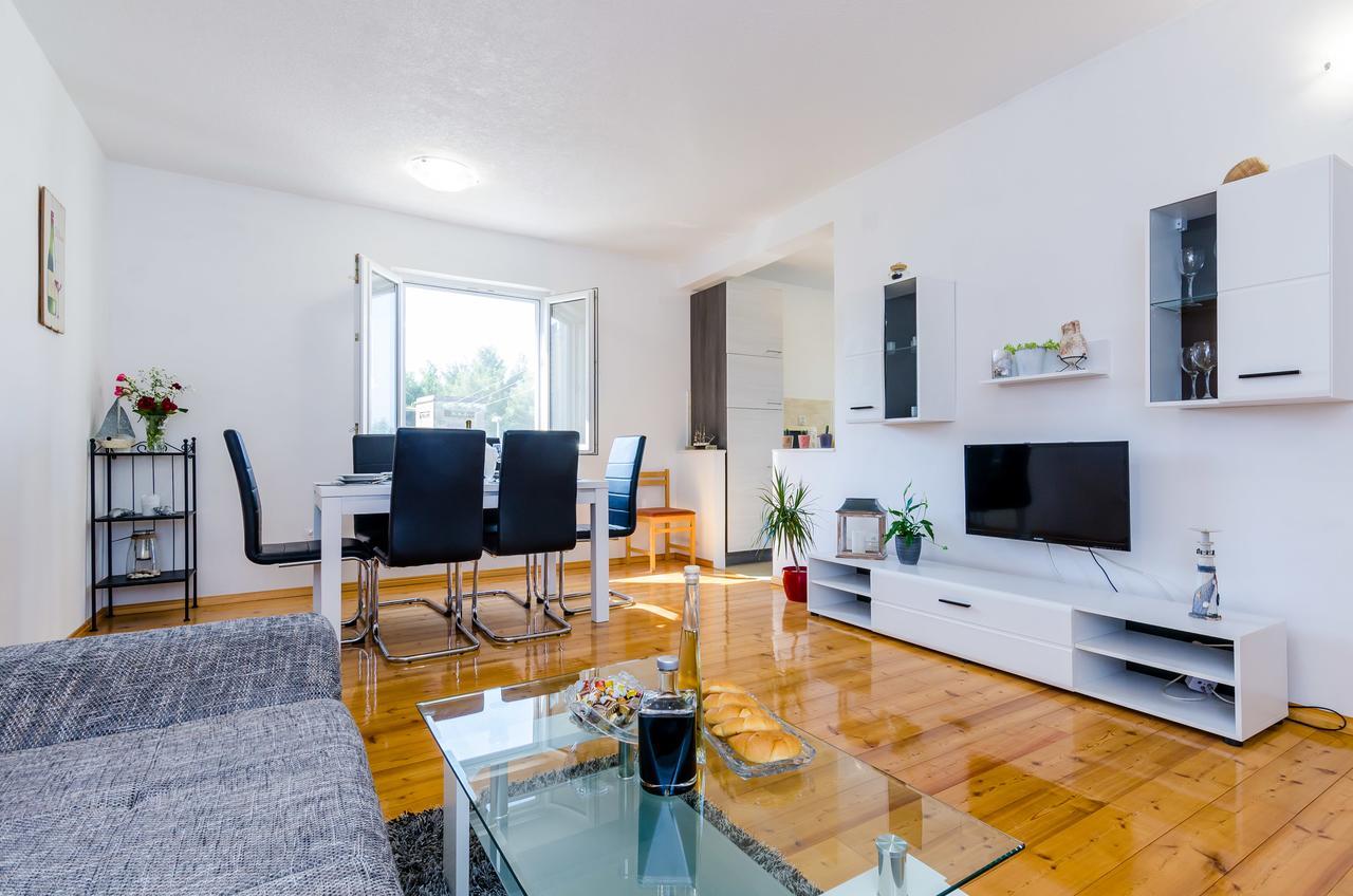 Apartment & Rooms Mazdin Banici Bagian luar foto